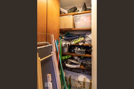 Apartamento à venda com 211m², 4 quartos e 3 vagas Apartamento à venda com 211m², 4 quartos e 3 vagasDespensa