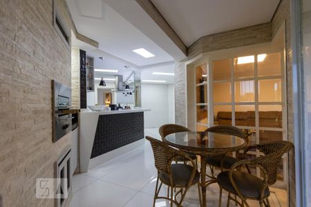 Apartamento à venda com 211m², 4 quartos e 3 vagas Apartamento à venda com 211m², 4 quartos e 3 vagasEspaço Gourmet