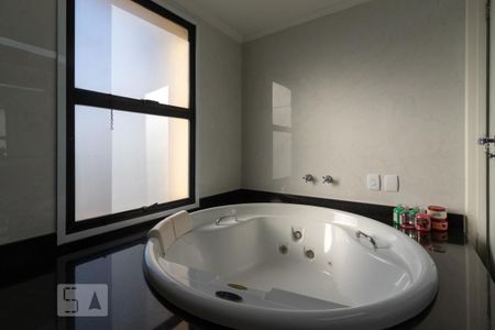 Apartamento à venda com 211m², 4 quartos e 3 vagas Apartamento à venda com 211m², 4 quartos e 3 vagasJacuzi