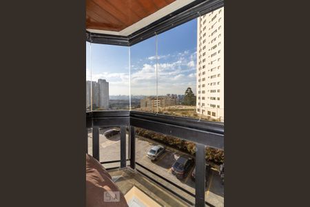 Apartamento à venda com 211m², 4 quartos e 3 vagas Apartamento à venda com 211m², 4 quartos e 3 vagasSacada Suíte 1