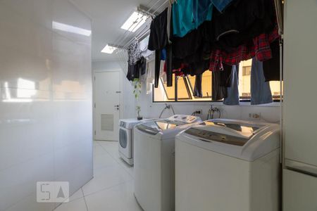 Apartamento à venda com 211m², 4 quartos e 3 vagas Apartamento à venda com 211m², 4 quartos e 3 vagasÁrea de Serviço