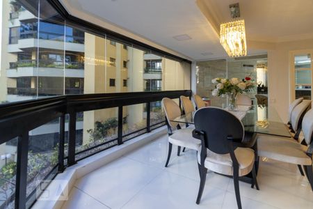 Apartamento à venda com 211m², 4 quartos e 3 vagas Apartamento à venda com 211m², 4 quartos e 3 vagasSala de Jantar
