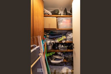 Apartamento à venda com 211m², 4 quartos e 3 vagas Apartamento à venda com 211m², 4 quartos e 3 vagasDespensa