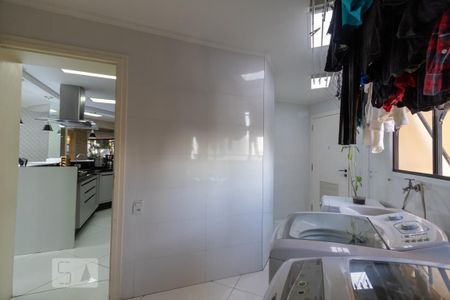 Apartamento à venda com 211m², 4 quartos e 3 vagas Apartamento à venda com 211m², 4 quartos e 3 vagasÁrea de Serviço