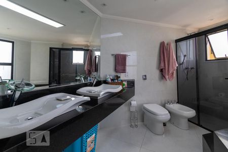 Apartamento à venda com 211m², 4 quartos e 3 vagas Apartamento à venda com 211m², 4 quartos e 3 vagasBanheiro Suíte master