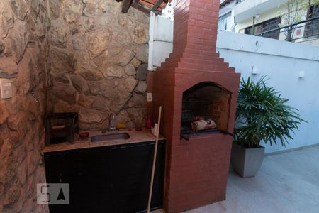 Casa à venda com 258m², 4 quartos e 2 vagas Casa à venda com 258m², 4 quartos e 2 vagasChurrasqueira