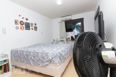 Casa à venda com 258m², 4 quartos e 2 vagas Casa à venda com 258m², 4 quartos e 2 vagasQuarto 1