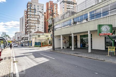Fachada de apartamento para alugar com 2 quartos, 57m² em Cristo Rei, Curitiba