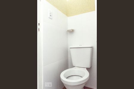 Banheiro de casa para alugar com 1 quarto, 70m² em Vila Bandeirantes, São Paulo