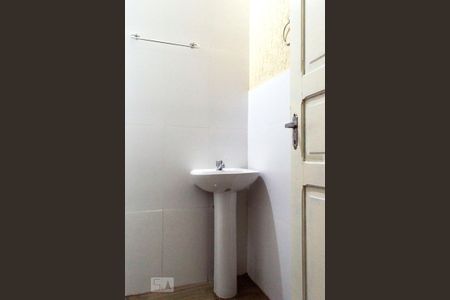 Banheiro de casa para alugar com 1 quarto, 70m² em Vila Bandeirantes, São Paulo