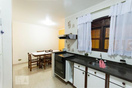 Casa à venda com 230m², 3 quartos e 2 vagasCozinha