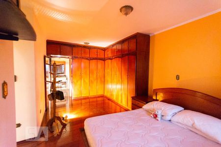 Casa à venda com 230m², 3 quartos e 2 vagasSuíte