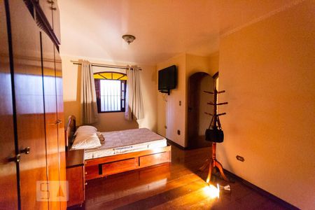 Casa à venda com 230m², 3 quartos e 2 vagasSuíte