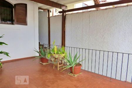 Casa à venda com 142m², 4 quartos e 2 vagasVaranda