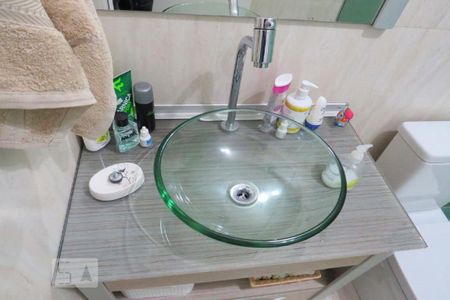 Casa à venda com 142m², 4 quartos e 2 vagasBanheiro da Suíte