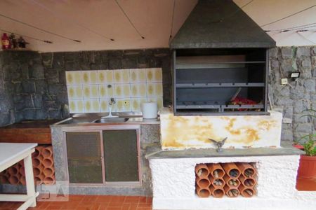 Casa à venda com 142m², 4 quartos e 2 vagasChurrasqueira