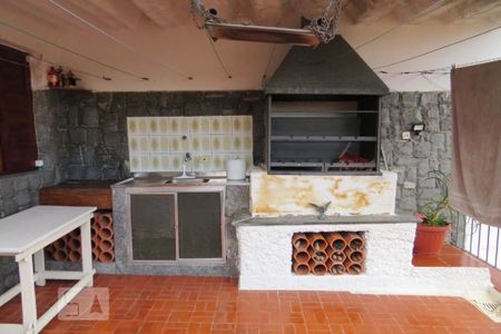 Casa à venda com 142m², 4 quartos e 2 vagasChurrasqueira