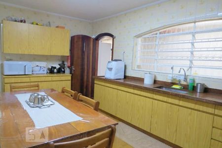 Casa à venda com 142m², 4 quartos e 2 vagasCozinha - Armários