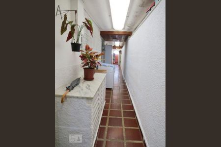 Casa à venda com 142m², 4 quartos e 2 vagasCorredor