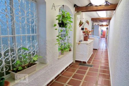 Casa à venda com 142m², 4 quartos e 2 vagasCorredor