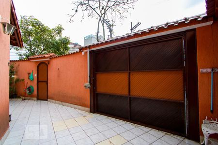 Casa à venda com 200m², 3 quartos e 5 vagas Casa à venda com 200m², 3 quartos e 5 vagasQuintal