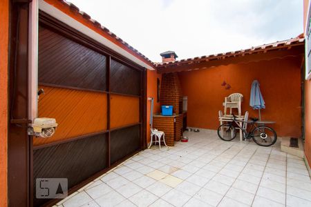 Casa à venda com 200m², 3 quartos e 5 vagas Casa à venda com 200m², 3 quartos e 5 vagasQuintal