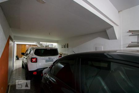 Casa à venda com 200m², 3 quartos e 5 vagas Casa à venda com 200m², 3 quartos e 5 vagasGaragem