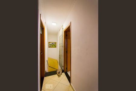 Casa à venda com 200m², 3 quartos e 5 vagas Casa à venda com 200m², 3 quartos e 5 vagasCorredor