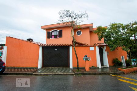 Casa à venda com 200m², 3 quartos e 5 vagas Casa à venda com 200m², 3 quartos e 5 vagasFachada