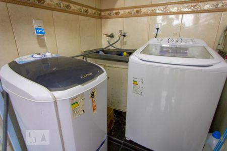 Casa à venda com 200m², 3 quartos e 5 vagas Casa à venda com 200m², 3 quartos e 5 vagasÁrea de serviço