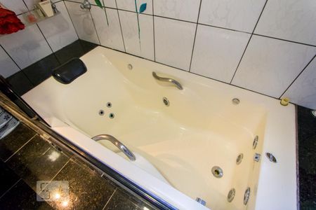 Casa à venda com 200m², 3 quartos e 5 vagas Casa à venda com 200m², 3 quartos e 5 vagasBanheiro do quarto 1