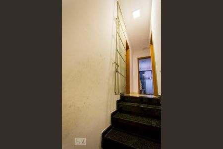 Casa à venda com 200m², 3 quartos e 5 vagas Casa à venda com 200m², 3 quartos e 5 vagasEscadas