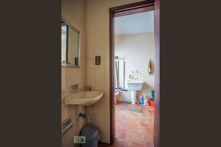 Casa à venda com 200m², 2 quartos e 2 vagasBanheiro de Serviço