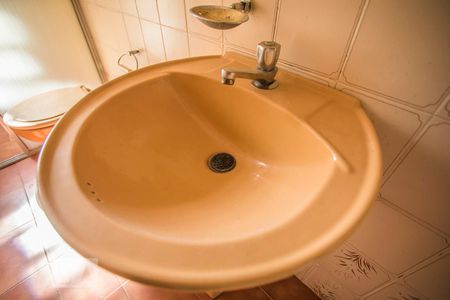 Casa à venda com 200m², 2 quartos e 2 vagasBanheiro - Torneira