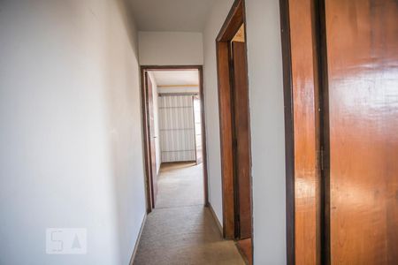 Casa à venda com 200m², 2 quartos e 2 vagasCorredor