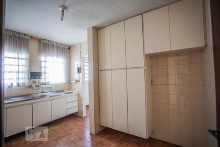 Casa à venda com 200m², 2 quartos e 2 vagasCozinha - Armários
