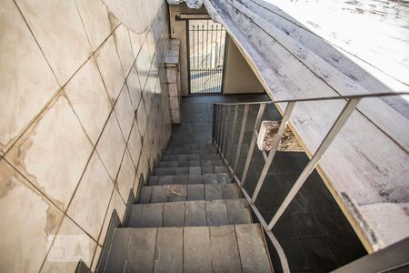 Casa à venda com 200m², 2 quartos e 2 vagasEscadas Garagem