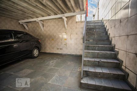 Casa à venda com 200m², 2 quartos e 2 vagasEscadas Garagem