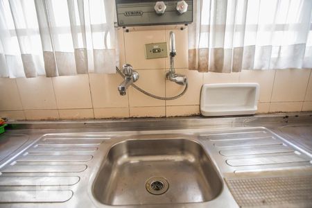 Casa à venda com 200m², 2 quartos e 2 vagasCozinha - Torneira