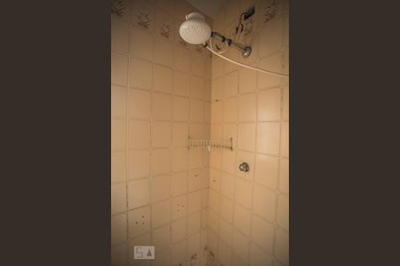 Casa à venda com 200m², 2 quartos e 2 vagasBanheiro - Chuveiro