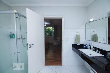 Casa à venda com 394m², 4 quartos e 5 vagasBANHEIRO SUITE
