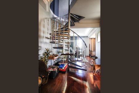 Apartamento à venda com 120m², 3 quartos e 2 vagasEscada