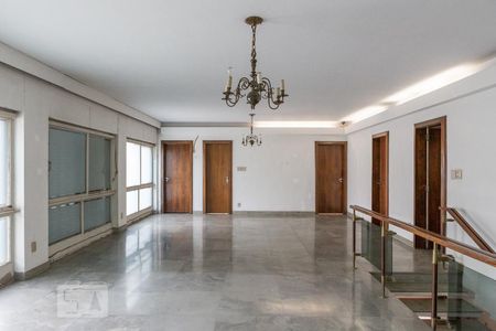 Casa para alugar com 750m², 7 quartos e 6 vagas Casa para alugar com 750m², 7 quartos e 6 vagasPiso Superior