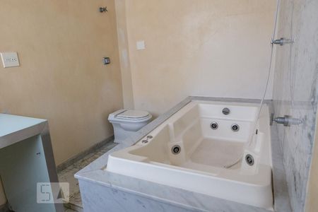 Casa para alugar com 750m², 7 quartos e 6 vagas Casa para alugar com 750m², 7 quartos e 6 vagasBanheiro da Suíte 2