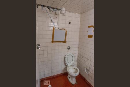 Casa para alugar com 750m², 7 quartos e 6 vagas Casa para alugar com 750m², 7 quartos e 6 vagasBanheiro de Serviço