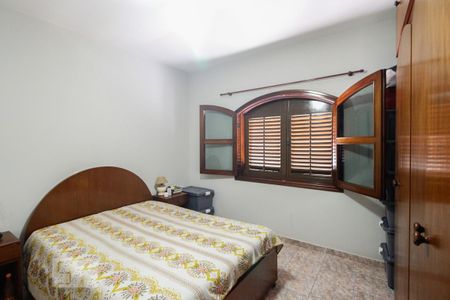 Suíte  de casa à venda com 3 quartos, 236m² em Chácara Seis de Outubro, São Paulo