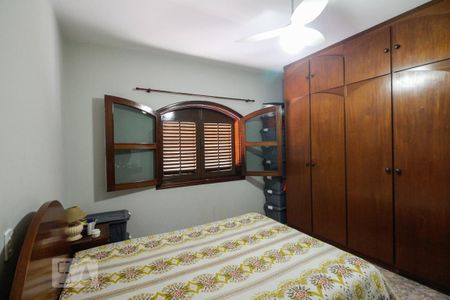 Suíte  de casa à venda com 3 quartos, 236m² em Chácara Seis de Outubro, São Paulo