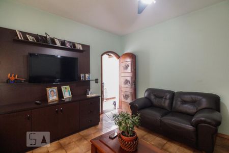 Sala  de casa à venda com 3 quartos, 236m² em Chácara Seis de Outubro, São Paulo