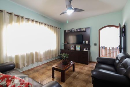 Sala  de casa à venda com 3 quartos, 236m² em Chácara Seis de Outubro, São Paulo
