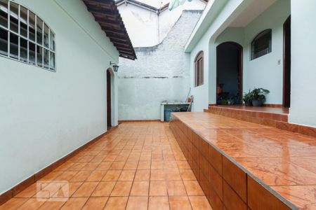 Quintal  de casa à venda com 3 quartos, 236m² em Chácara Seis de Outubro, São Paulo